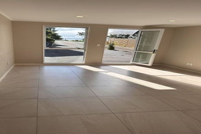 Photo of property in 60 Marine Parade, Mellons Bay, Auckland, 2014