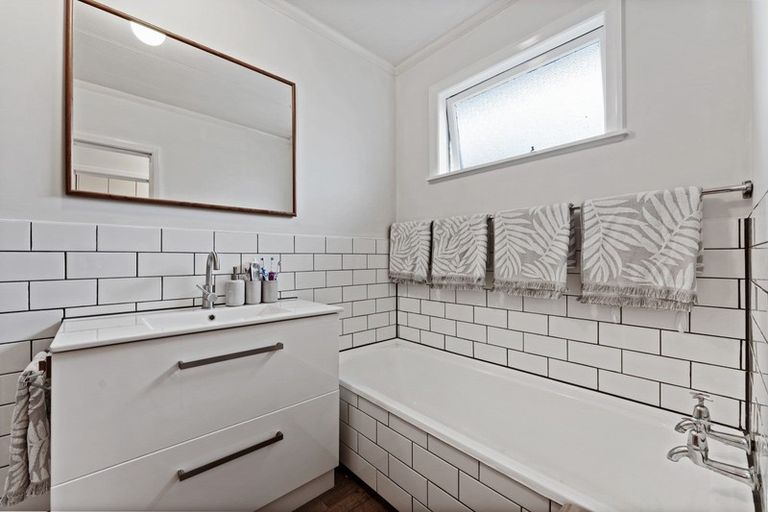 Photo of property in 32 Rugby Street, Awapuni, Palmerston North, 4412