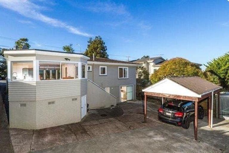 Photo of property in 1/288 East Coast Road, Forrest Hill, Auckland, 0620