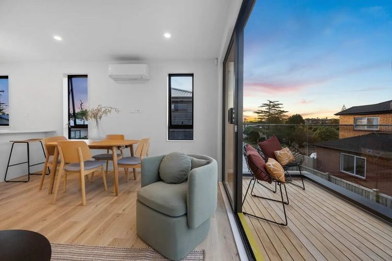 Photo of property in 3b Dawnhaven Drive, Te Atatu Peninsula, Auckland, 0610