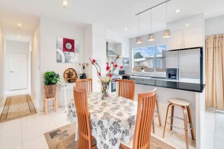 Photo of property in 17 Clendon Place, Manurewa, Auckland, 2102