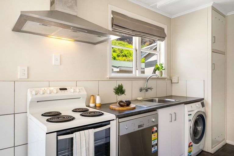 Photo of property in 200 Waddington Drive, Naenae, Lower Hutt, 5011