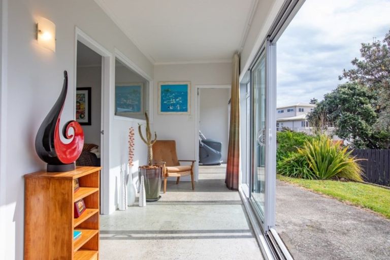 Photo of property in 9 Mahana Road, Paraparaumu Beach, Paraparaumu, 5032