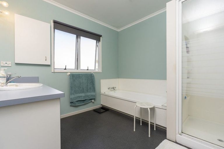 Photo of property in 3 Sherwood Road, Onerahi, Whangarei, 0110