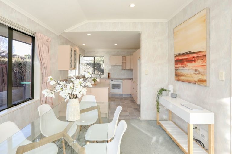 Photo of property in 11 Villa Grove, Ilam, Christchurch, 8041