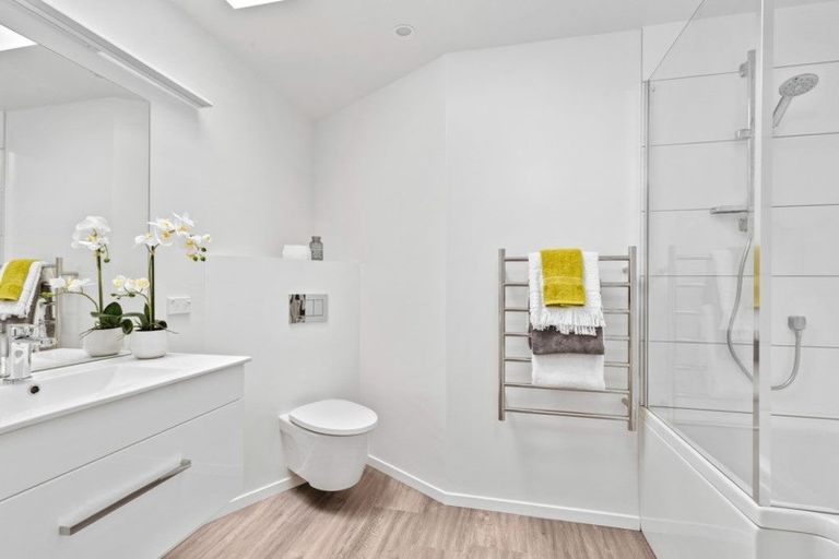 Photo of property in 1/22 Bevyn Street, Castor Bay, Auckland, 0620