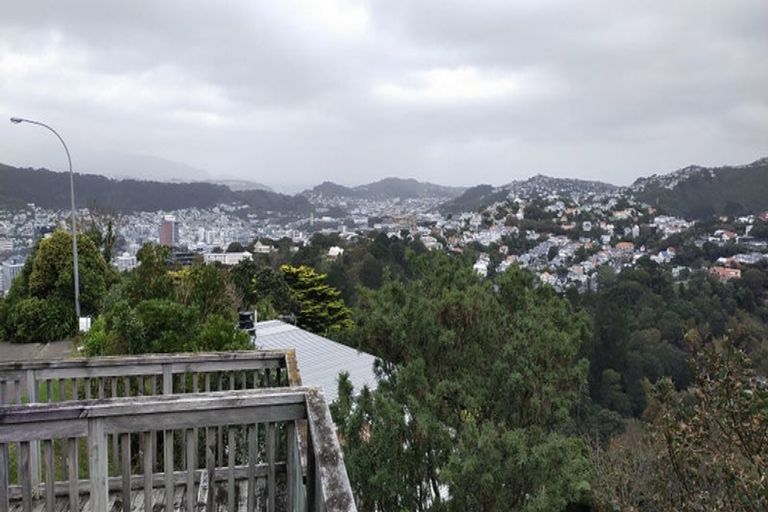 Photo of property in 12 Mataroa Avenue, Northland, Wellington, 6012