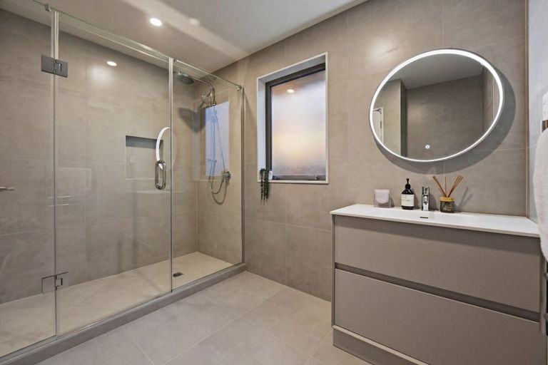 Photo of property in 72a Sycamore Drive, Sunnynook, Auckland, 0620