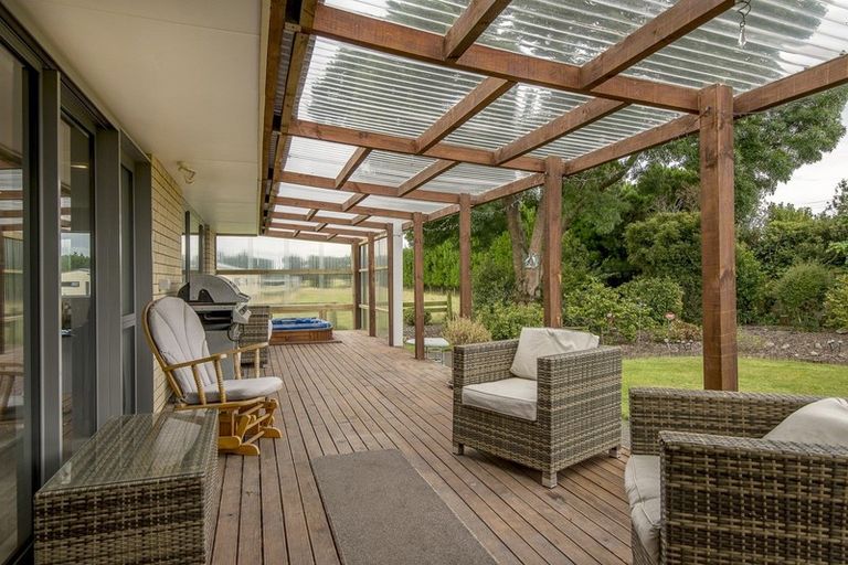 Photo of property in 275 Rangiora Woodend Road, Waikuku, Kaiapoi, 7691