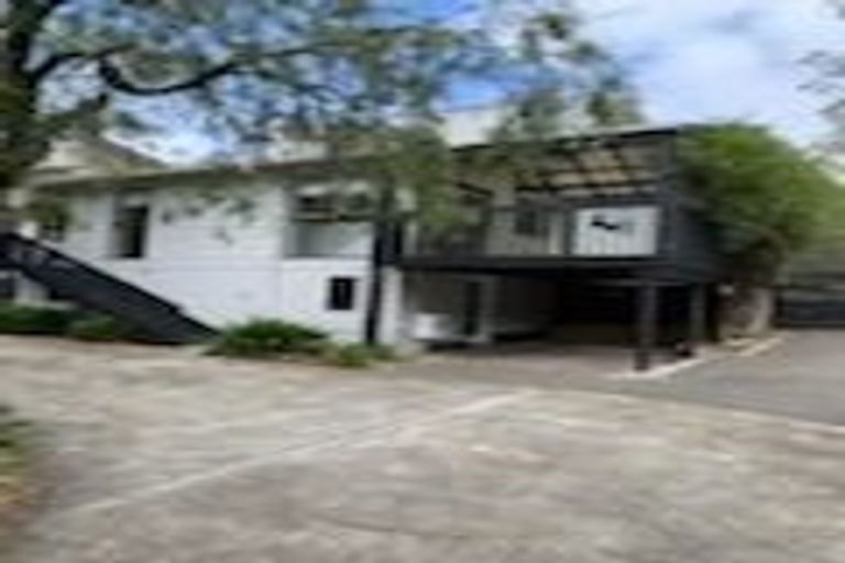 Photo of property in 1/10 Newstead Avenue, Browns Bay, Auckland, 0632