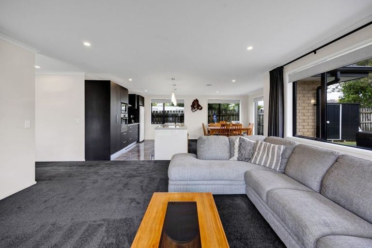 Photo of property in 13 Karaka Street, Merrilands, New Plymouth, 4312