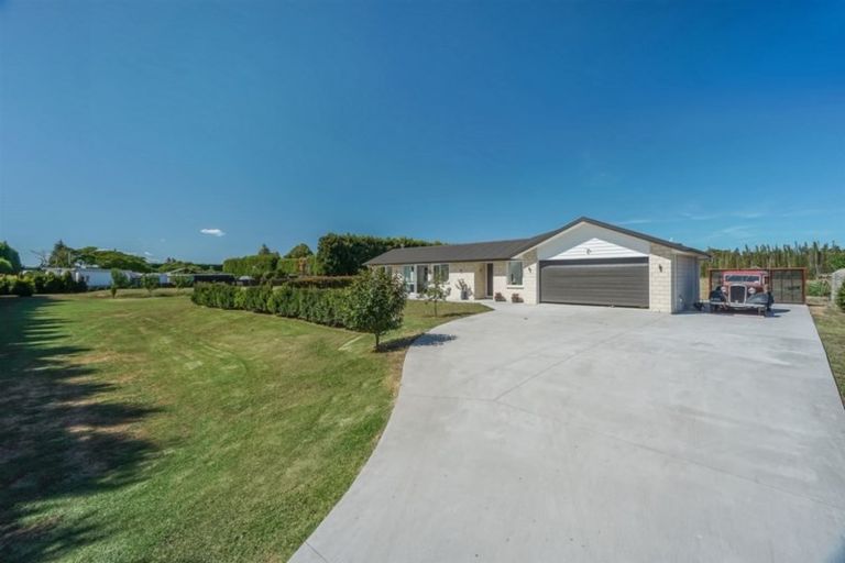 Photo of property in 773 Waitakere Road, Kumeu, 0891