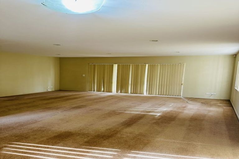 Photo of property in 1/1 Saint Clair Place, Browns Bay, Auckland, 0630