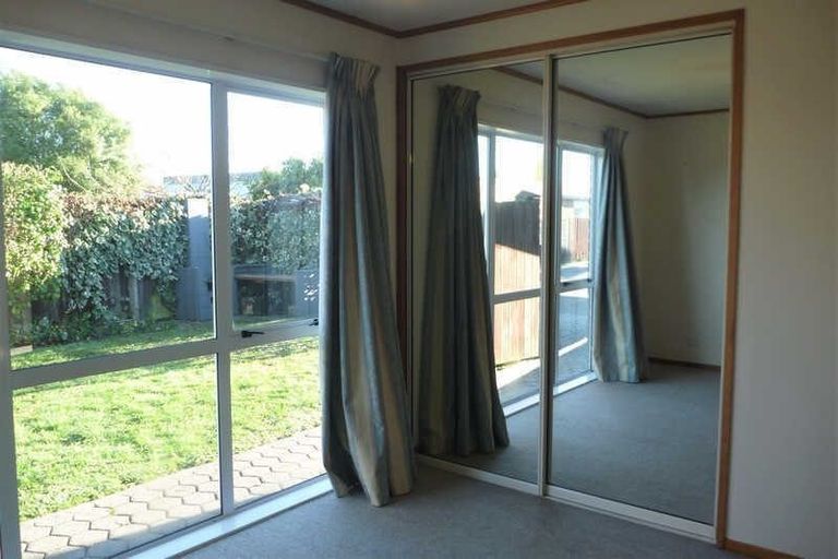 Photo of property in 17 Honeysuckle Place, Northcote, Christchurch, 8052