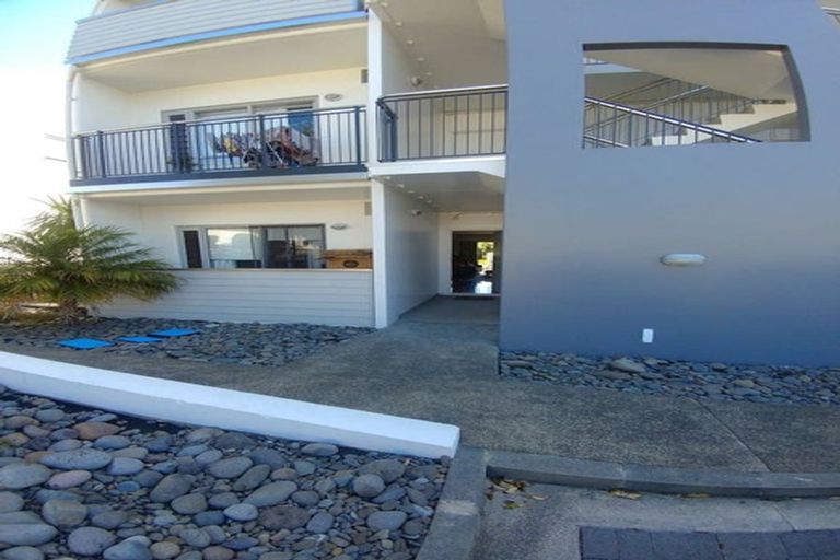 Photo of property in 4d/60 Masons Road, Oteha, Auckland, 0632