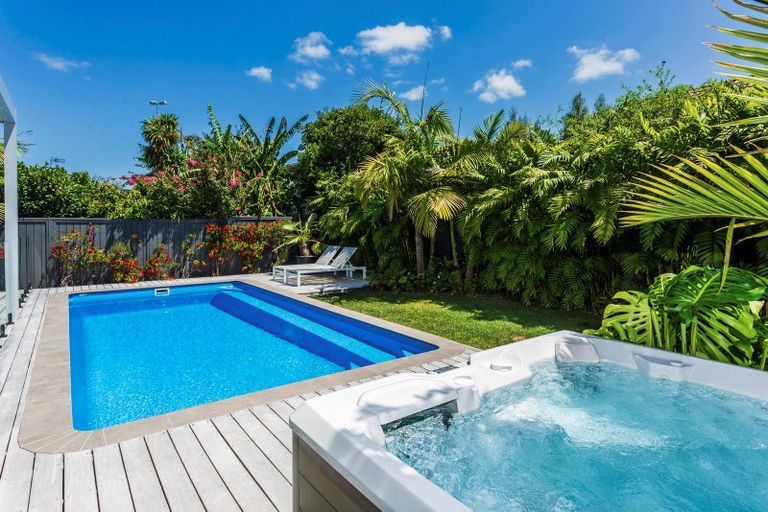 Photo of property in 11 Cheltenham Road, Devonport, Auckland, 0624