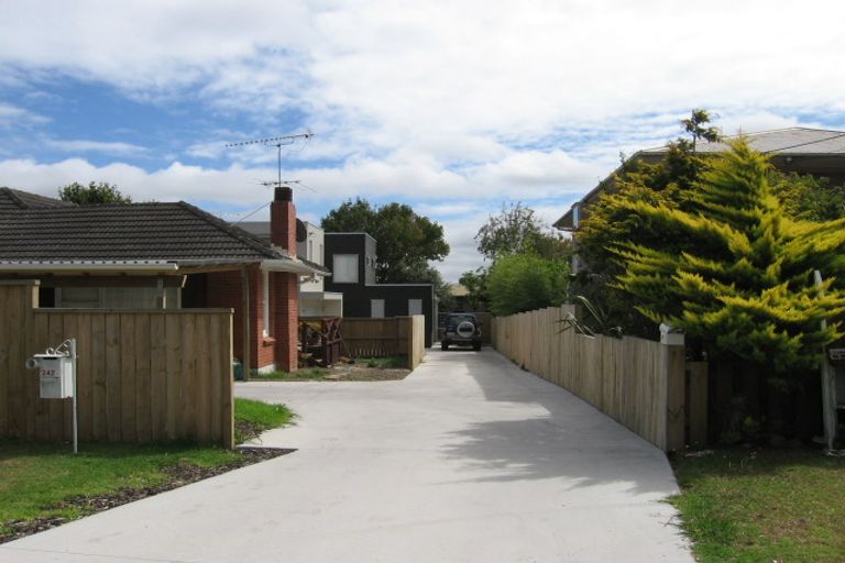 Photo of property in 242a Forrest Hill Road, Forrest Hill, Auckland, 0620