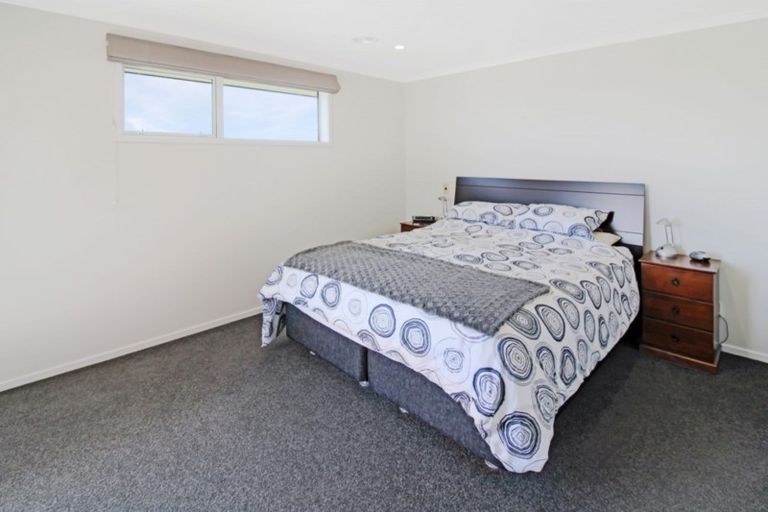 Photo of property in 1 Ongarui Close, Whalers Gate, New Plymouth, 4310