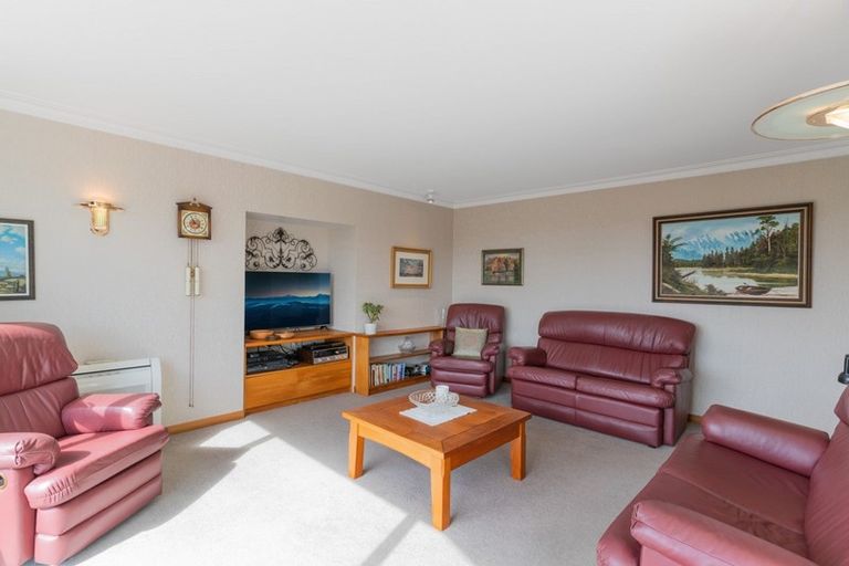 Photo of property in 413 Cashmere Road, Westmorland, Christchurch, 8025