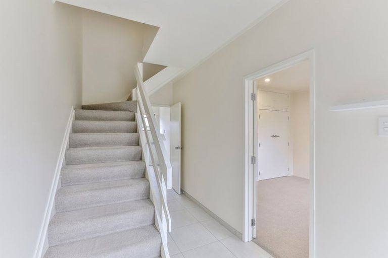 Photo of property in 2/29 Verbena Road, Birkdale, Auckland, 0626