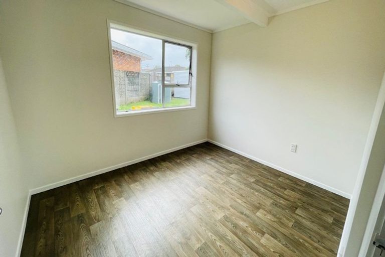 Photo of property in 3 Addison Drive, Glendene, Auckland, 0602