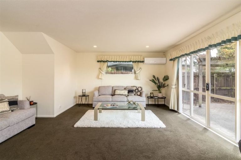 Photo of property in 15a Fieldmoor Place, Parklands, Christchurch, 8083