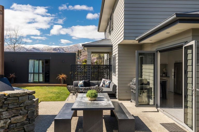 Photo of property in 9 Bridesdale Drive, Lake Hayes, Queenstown, 9304