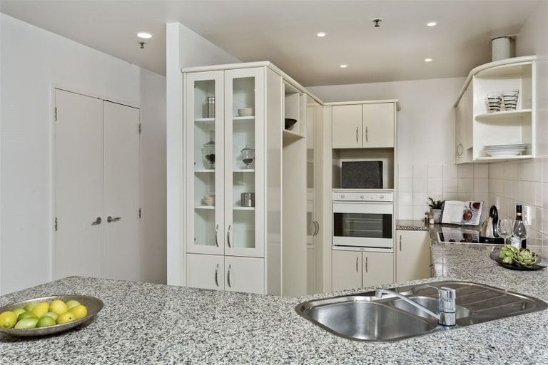 Photo of property in 4d/171 Hurstmere Road, Takapuna, Auckland, 0622