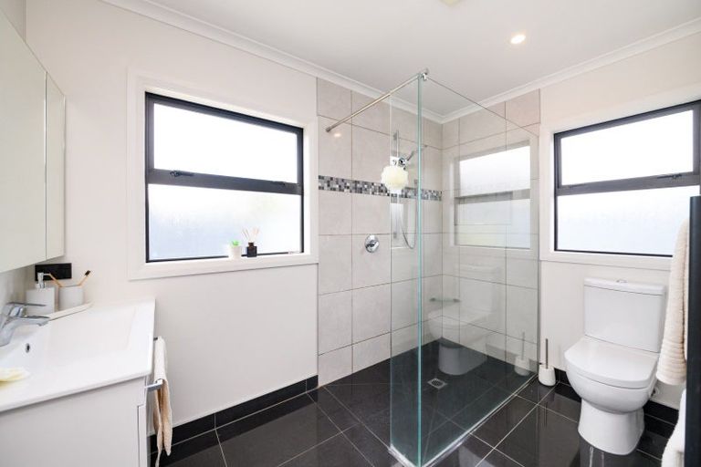 Photo of property in 32 Dogwood Way, Milson, Palmerston North, 4414