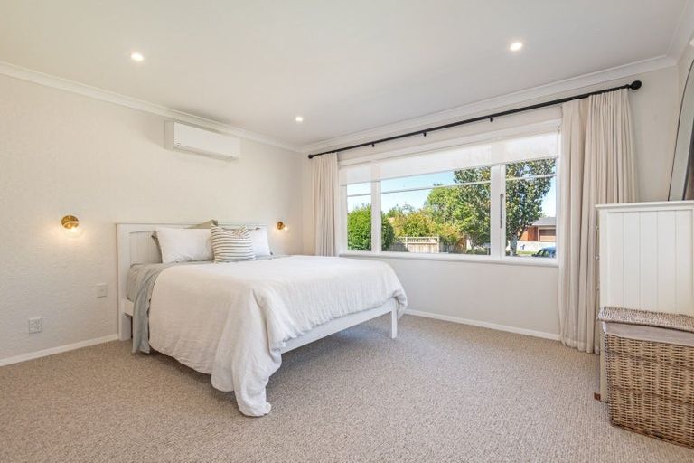 Photo of property in 11 Athlone Place, Hokowhitu, Palmerston North, 4410
