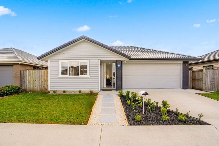 Photo of property in 16 Perla Road, Pukekohe, 2120