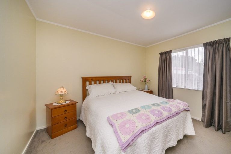 Photo of property in 28 Chatsworth Place, Highbury, Palmerston North, 4412