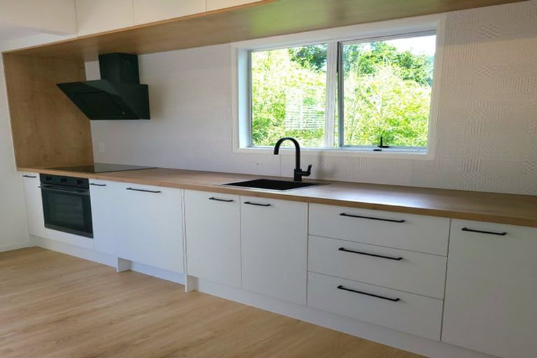 Photo of property in 2/13 Sunnyside Road, Sunnyvale, Auckland, 0612