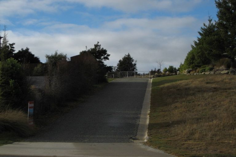 Photo of property in 16 Briar Bank Drive, Wanaka, 9305