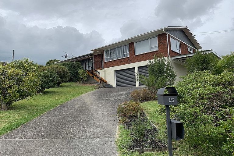Photo of property in 15 Liston Crescent, Cockle Bay, Auckland, 2014
