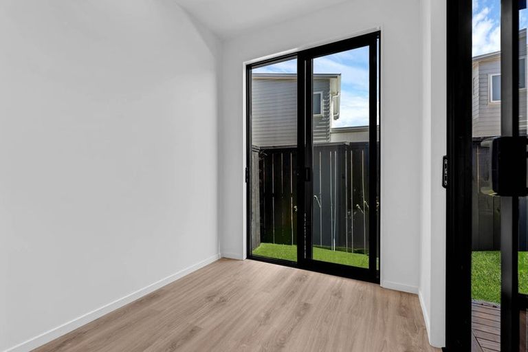 Photo of property in 6e Cascades Road, Pakuranga Heights, Auckland, 2010