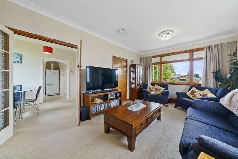 Photo of property in 22 Queenwood Road, Levin, 5510