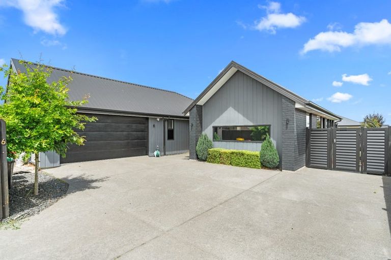 Photo of property in 6 Fairbairn Close, Halswell, Christchurch, 8025
