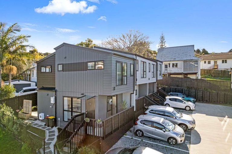 Photo of property in 1b Tacitus Place, Totara Vale, Auckland, 0629