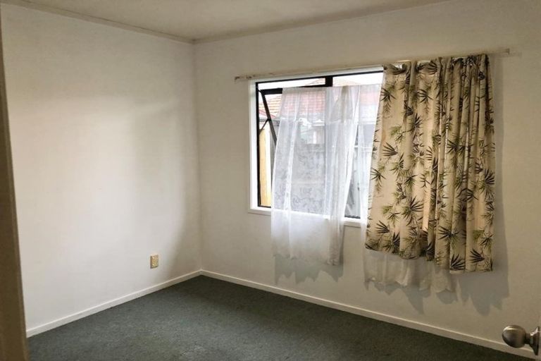 Photo of property in 52 Kelwyn Road, Kelston, Auckland, 0602