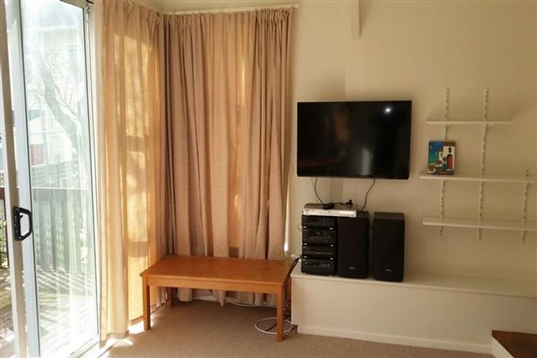 Photo of property in 50 Apuka Street, Brooklyn, Wellington, 6021