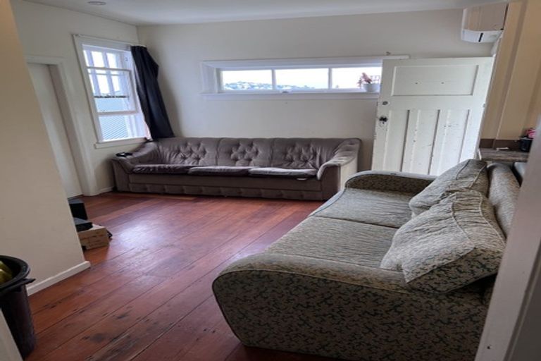 Photo of property in 76a Kelburn Parade, Kelburn, Wellington, 6012