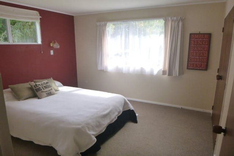 Photo of property in 25 Hartford Crescent, Totara Park, Upper Hutt, 5018