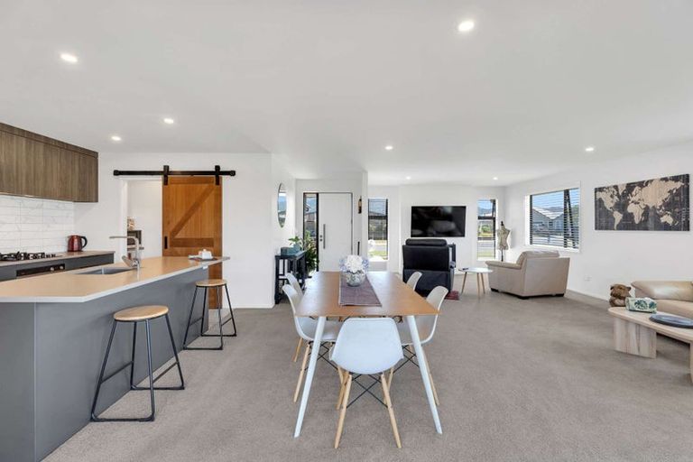 Photo of property in 4 Ronomor Place, Whitianga, 3510