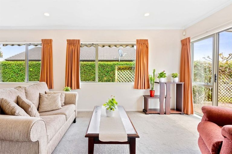 Photo of property in Waimanu Bay Village, 9/1 Piriti Drive, Te Atatu Peninsula, Auckland, 0610