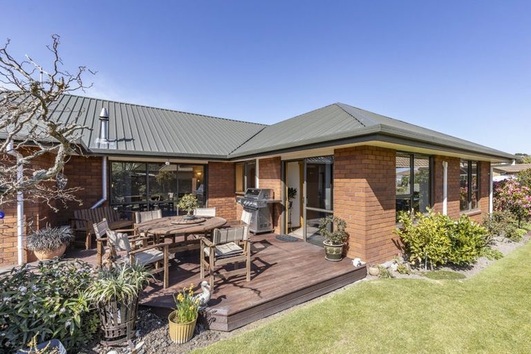 Photo of property in 6 Thornhill Place, Sockburn, Christchurch, 8042