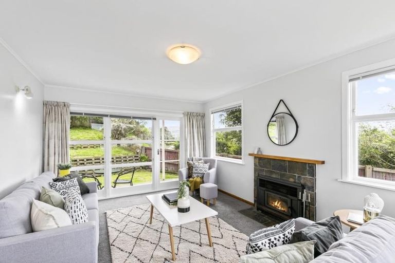 Photo of property in 19 Diane Grove, Paparangi, Wellington, 6037