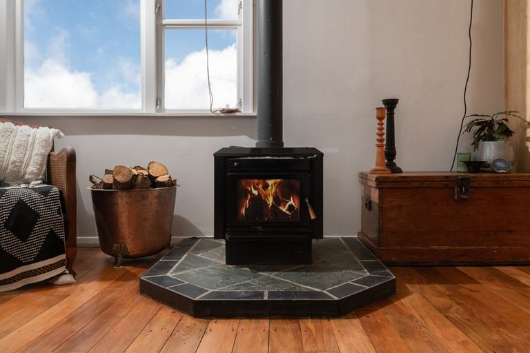 Photo of property in 34 Brooker Grove, Newlands, Wellington, 6037