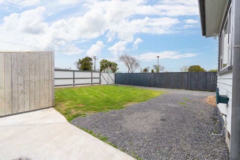 Photo of property in 31 Queenwood Road, Levin, 5510