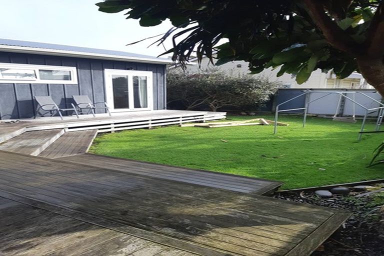 Photo of property in 2 Rainsford Street, Moturoa, New Plymouth, 4310